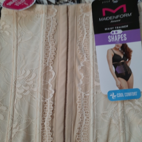 NWT Maidenform Small Lace Shapewear in Cream - Picture 10 of 16